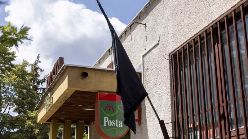 Nem akarnak belehalni a munkába a postások – Megszólaltak a kézbesítők, miután elhunyt két munkatársuk